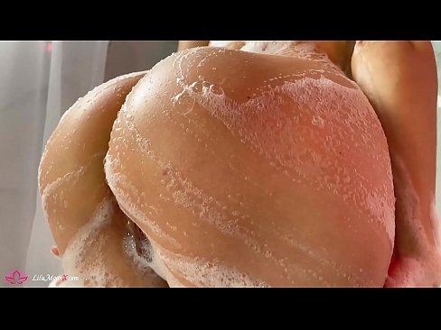 ❤️ Brunette شاور میں شدید orgasm کے لئے وائبریٹر کے ساتھ بلی میں مشت زنی کرتی ہے۔ ❌ مقعد فحش ﹏